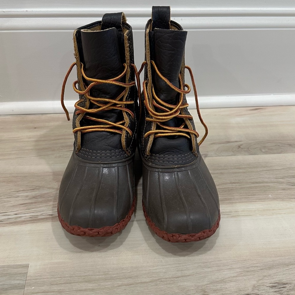 L.L Bean Women's 8" Bison Brick Red & Brown Maine Made Rain Outdoor Bean Boot